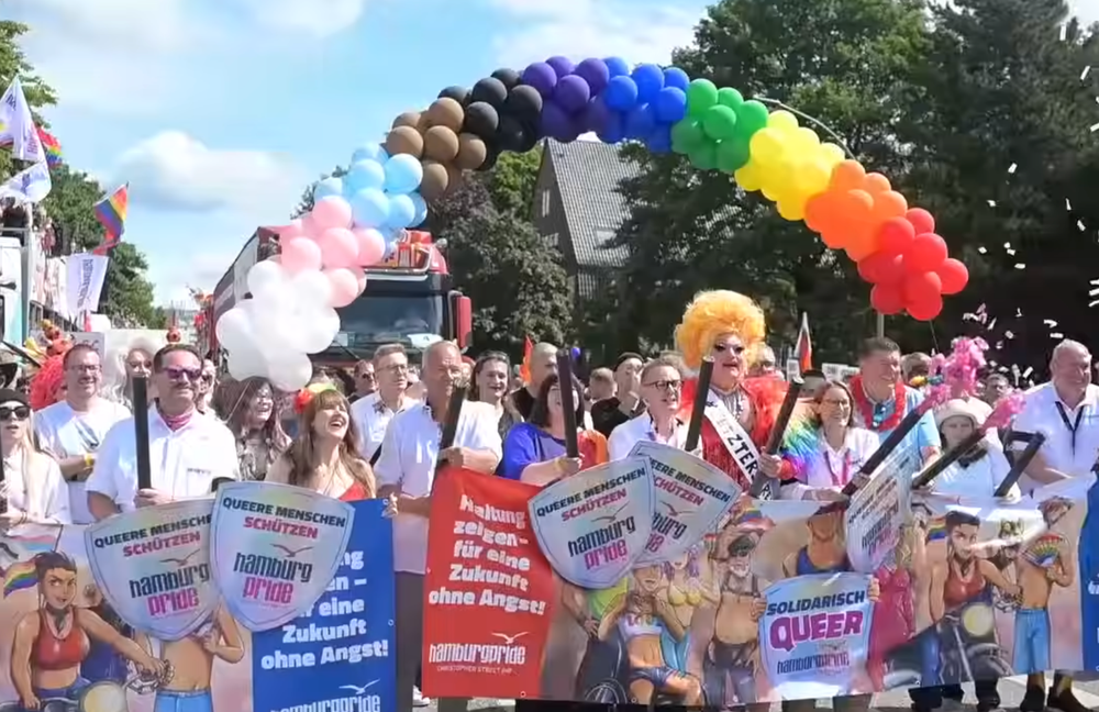 Watch: Nach Berlin - die Hamburg Pride mit Rekordbeteiligung