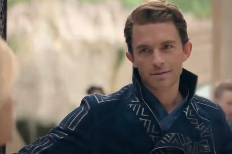 Watch: Neuer Wicked-Teaser mit Jonathan Bailey