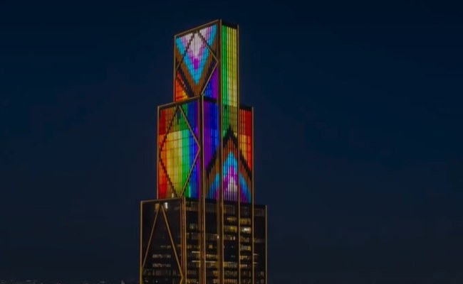Watch: New Yorks Skyline erstrahlt in Regenbogenfarben