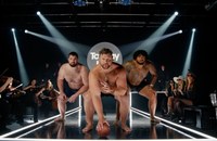 Watch: NFL-Footballspieler modeln für Underwear Label