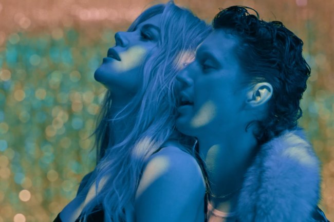 Watch: Nicole Kidman und Troye Sivan kommen sich sehr nahe...