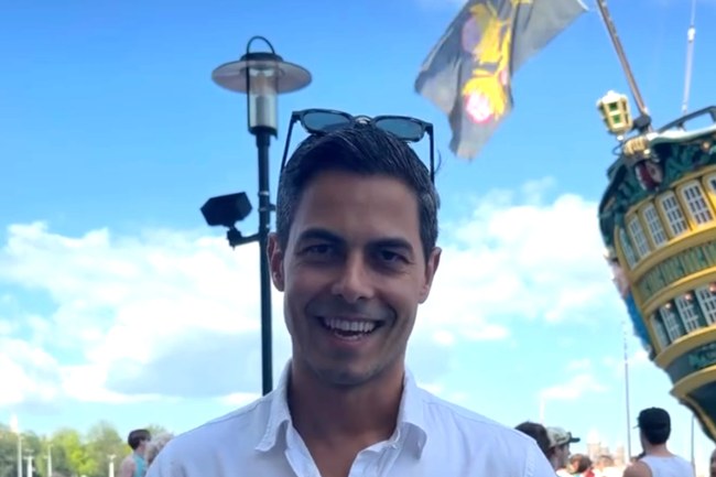 Watch: Niederlandes Premierminister Rob Jetten feiert an der WorldPride