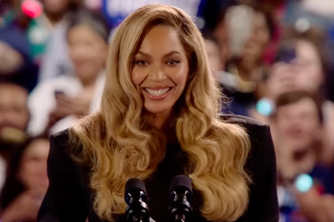 Watch: Nun stand auch Beyoncé mit Kamala Harris auf der Bühne