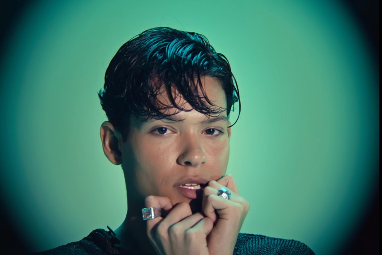 Watch: Omar "Young Royals" Rudberg veröffentlicht neuen Track