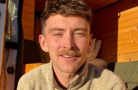 Watch: Outdoor-Abenteurer hat sein Coming Out