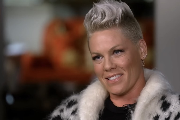 Watch: P!nk offen und ohne Tabus bei 60 Minutes