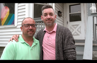 Watch: Paar eröffnet die erste Wohngruppe für obdachlose LGBTI+ Jugendliche in Wisconsin