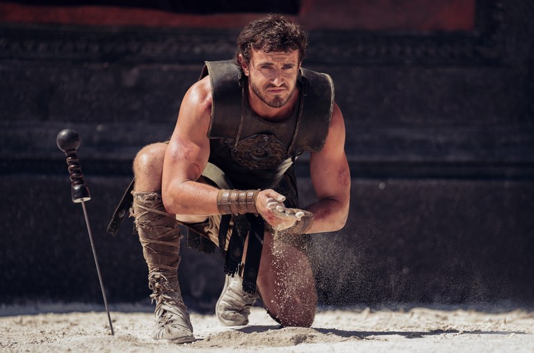 Watch: Paul Mescal und Pedro Pascal lassen bei Gladiator II die Muskeln spielen