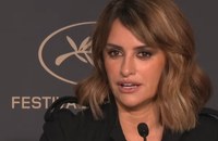 Watch: Penélope Cruz und weshalb sie so oft in Filmen mit LGBTI+ Themen mitspielt