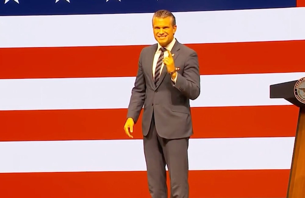Watch: Pete Buttigieg fordert den Rücktritt von Pete Hegseth