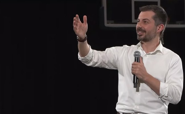 Watch: Pete Buttigieg läuft sich für den Wahlkampf warm