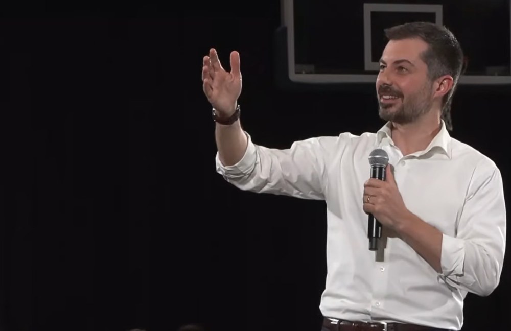 Watch: Pete Buttigieg läuft sich für den Wahlkampf warm