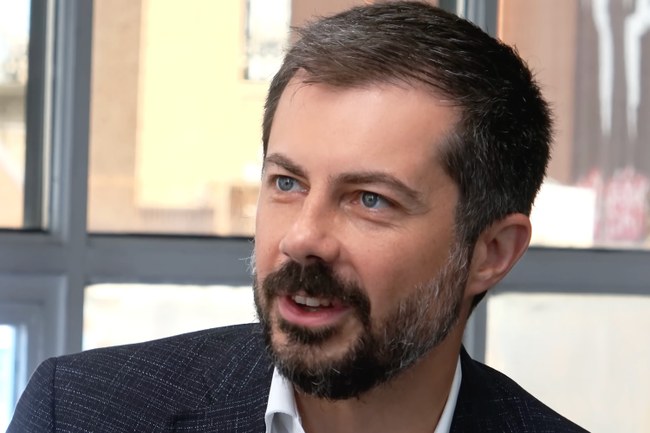 Watch: Pete Buttigieg setzt sich für das T in LGBTI+ ein