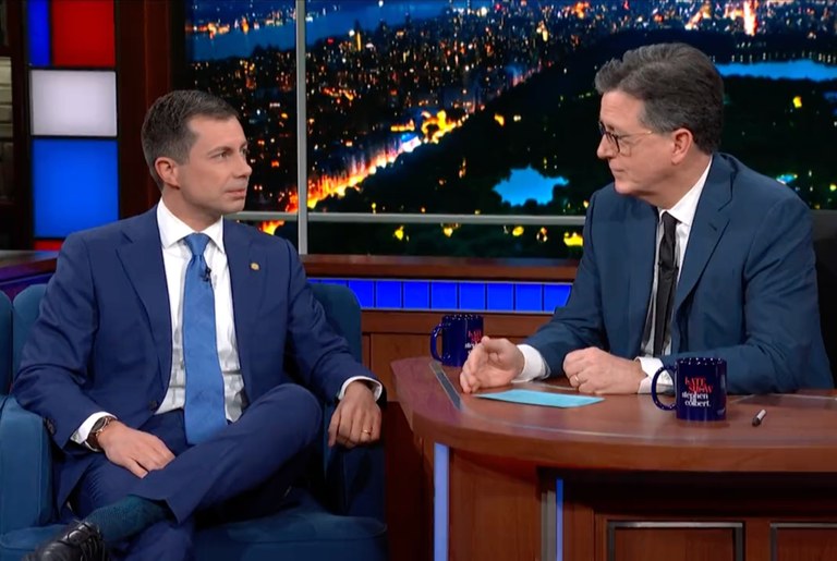 Watch: Pete Buttigieg spricht über den neuen LGBTI+ feindlichen Sprecher des Repräsentantenhaus