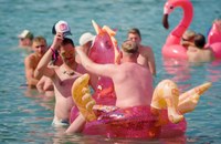 Watch: Pink Lake - Vielfalt am Wörthersee