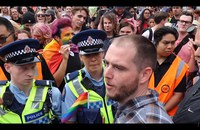 Watch: Priester protestierte gegen Auckland Pride