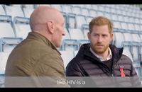 Watch: Prince Harry und Gareth Thomas werben für HIV Tests