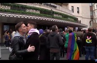Watch: Protest vor dem Dorchester  Hotel in London