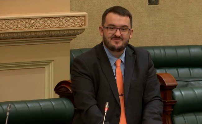 Watch: Rechtsaussen-Politiker hat sein Coming Out im Parlament