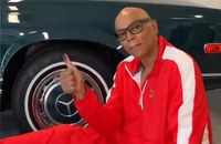 Watch: Reifenwechseln mit RuPaul