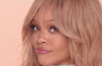 Watch: Rihanna zeigt Elon Musk den Mittelfinger