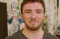 Watch: Rocco Ritchie gibt eine Tour durch sein Atelier