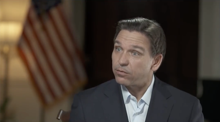 Watch: Ron DeSantis will Trump in Sachen LGBTI+ Feindlichkeit überbieten