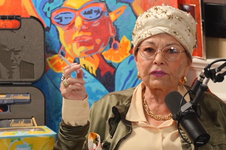 Watch: Roseanne Barr verbreitet wieder wilde Verschwörungstheorien
