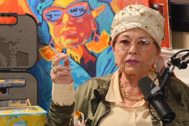 Watch: Roseanne Barr verbreitet wieder wilde Verschwörungstheorien