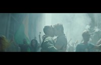 Watch: Samsung Werbung mit Gay Kuss