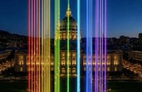 Watch: San Francisco feiert Pride mit einer neuen Lichtinstallation