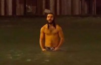 Watch: Schwimmen auf dem Markusplatz in Venedig