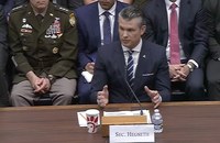 Watch: Schwuler Abgeordneter knöpft sich US-Verteidigungsminister vor