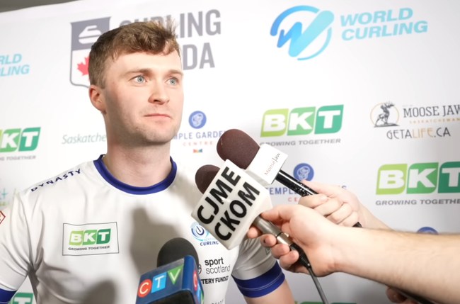 Watch: Schwuler Curler gewinnt Gold - gegen die Schweiz