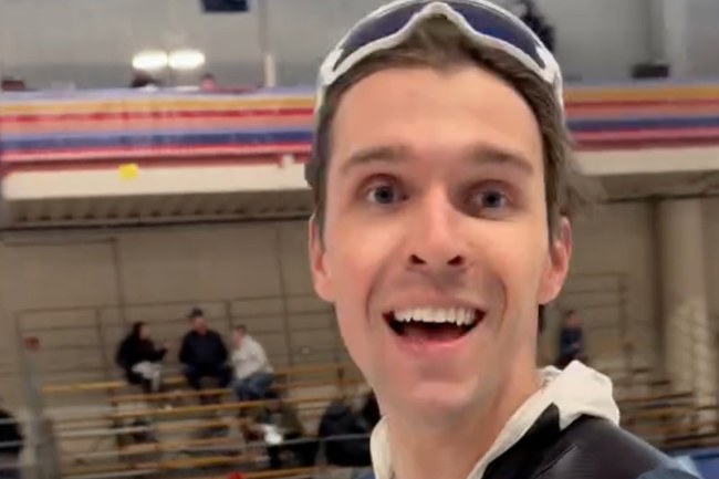 Watch: Schwuler Eisschnellläufer gewinnt Silber und Bronze...