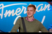 Watch: Schwuler Sohn eines Pastors überrascht American Idol-Jury
