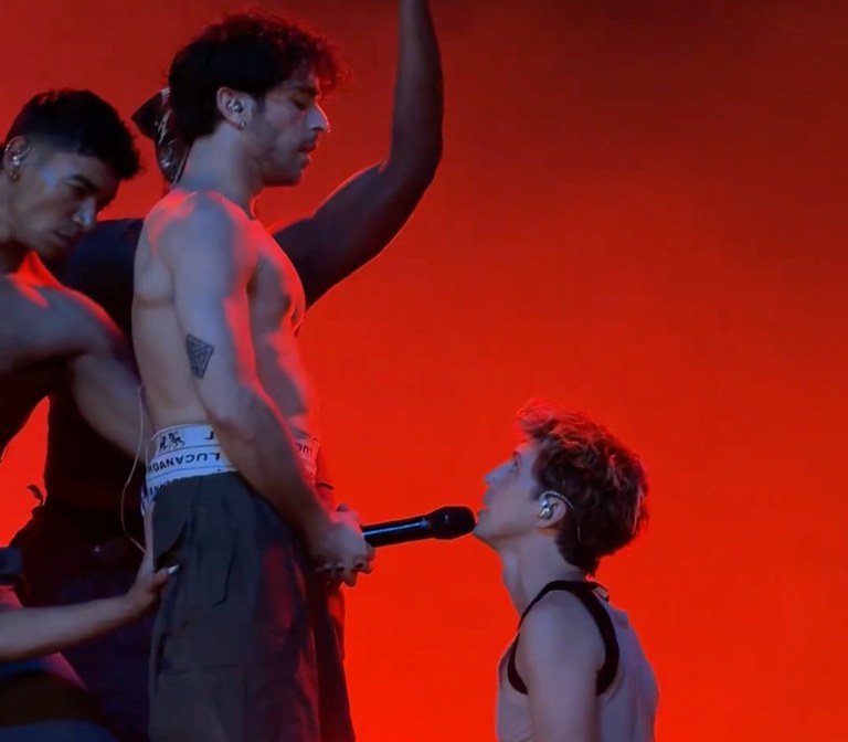 Watch: Sexyness pur bei Troye Sivans Tourstart