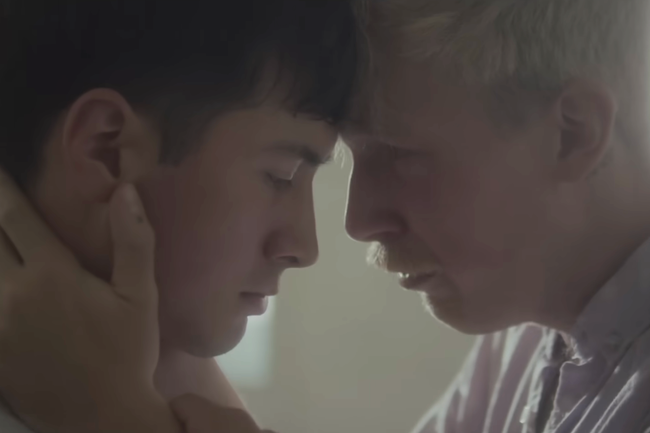 Watch: Shortfilm mit Heated Rivalry-Star Hudson Williams