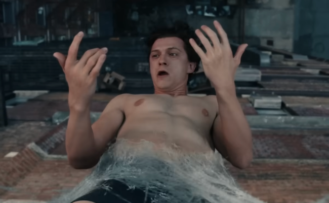 Watch: Spider-Man lässt seine Muskeln spielen