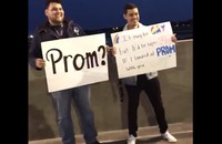 Watch: Student überrascht Boyfriend mit süssem Prom Night-Antrag