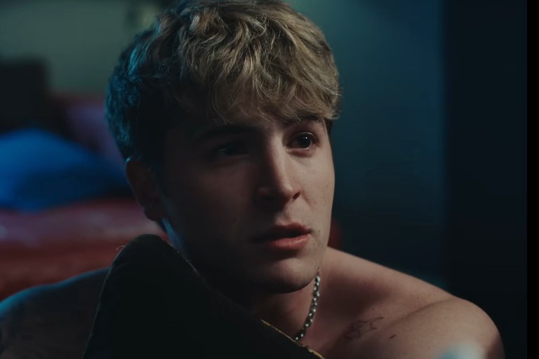 Watch: Tauche ein in die Welt der Camboys und des Caming