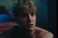 Watch: Tauche ein in die Welt der Camboys und des Caming