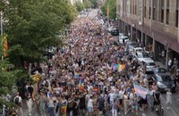 Watch: Tausende demonstrieren in Oslo gegen Gewalt und Hass