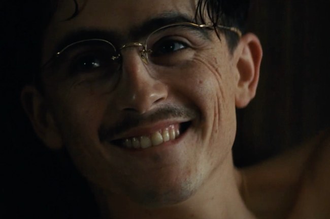 Watch: Timothée Chalamet verzichtet auf Butt-Double bei Spanking-Szene