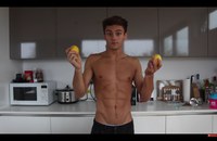 Watch: Tom Daley über Zitronen und Six Packs
