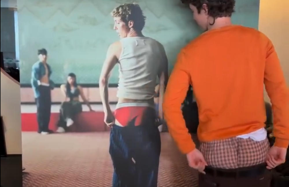Watch: Troye Sivan tanzt sich für sein neues Album warm...