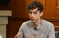 Watch: Troye Sivan über sein Coming out