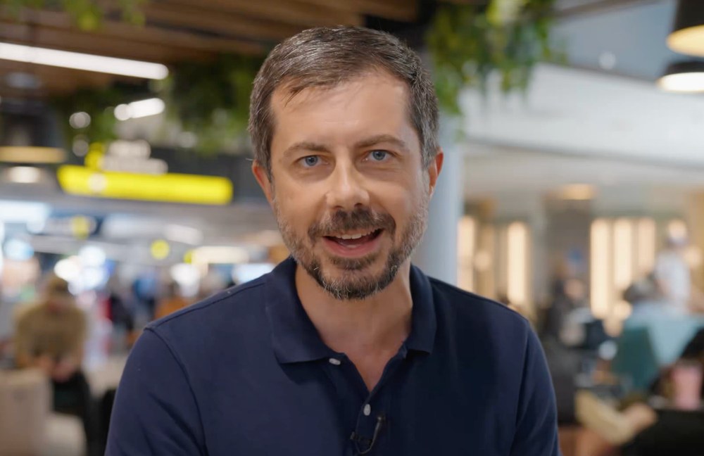 Watch: Trump Airport? Pete Buttigieg findet deutliche Worte dafür