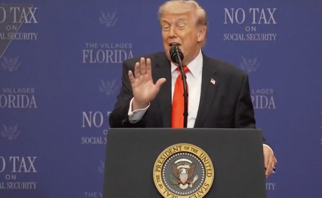 Watch: Trump behauptet, dass er Y.M.C.A auf die 1 der Charts gebracht hat