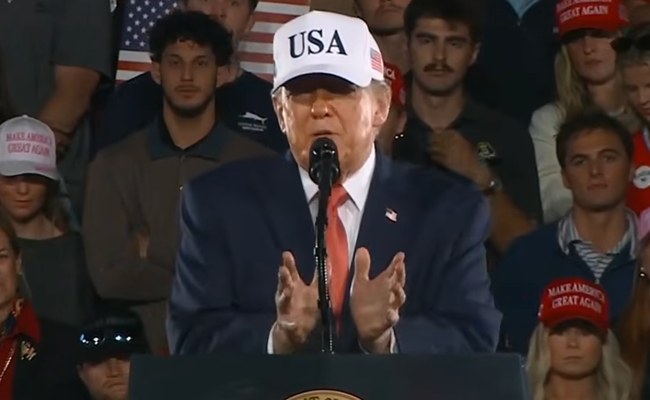Watch: Trumps wilde Obsession mit dem Hintern von Jon Husted